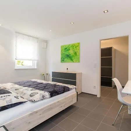 Neuenstadt In Ruhiger Lage Im Wohngebiet Apartment
